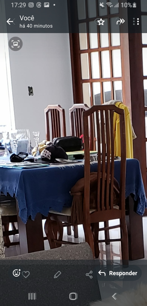 Vendo mesa com 8 cadeiras